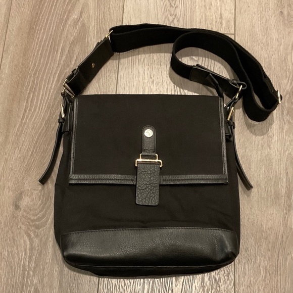 GIORGIO ARMANI  Messenger Bag Black - Picture 16 of 16